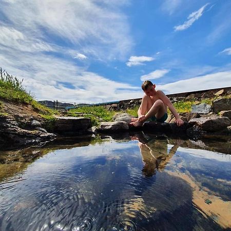 Hotel Laugarholl With Natural Hot Spring Гоульмавік Екстер'єр фото