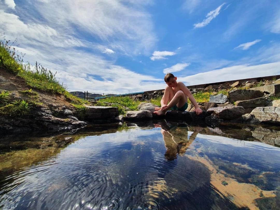 Hotel Laugarholl With Natural Hot Spring Гоульмавік Екстер'єр фото