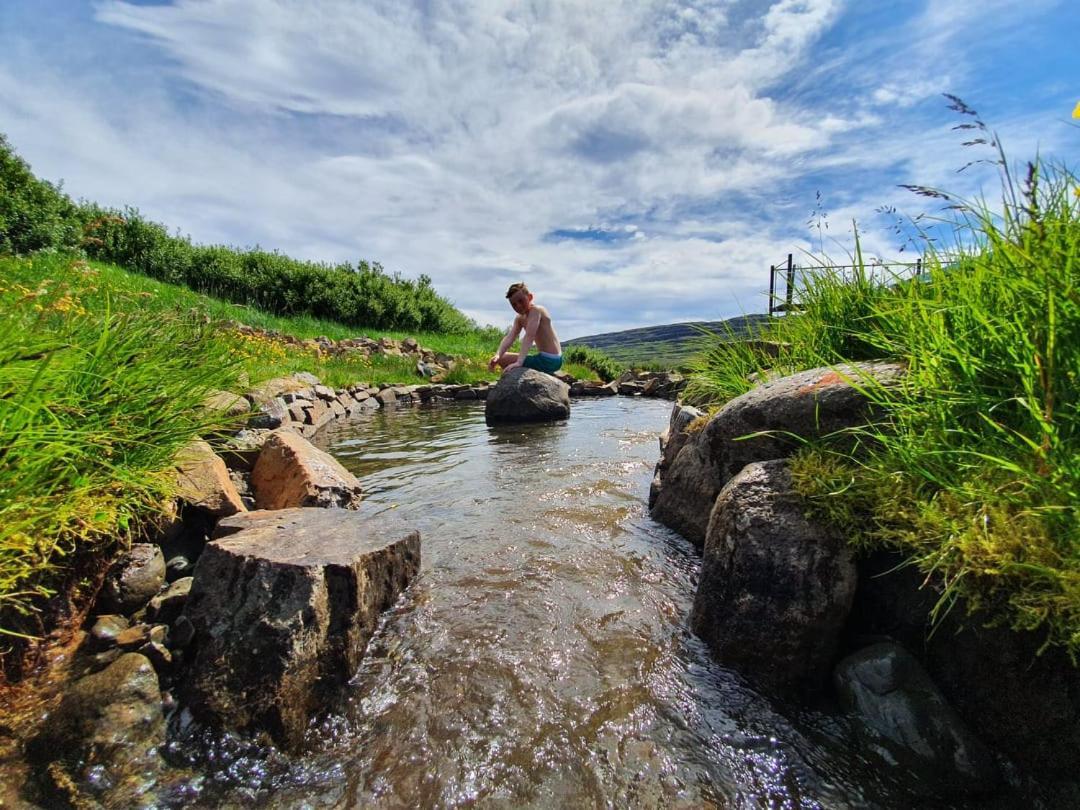 Hotel Laugarholl With Natural Hot Spring Гоульмавік Екстер'єр фото